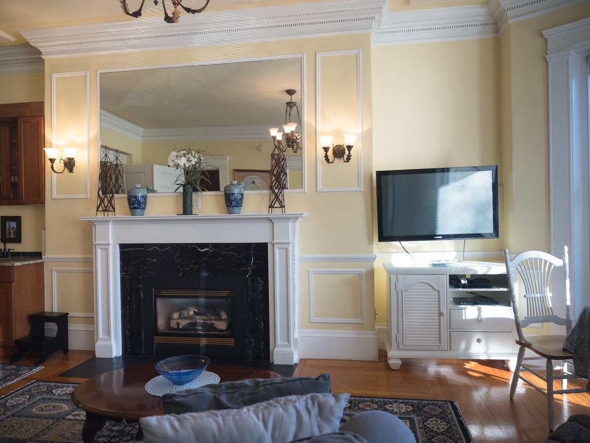 Bed & Breakfast The Gryphon House Boston