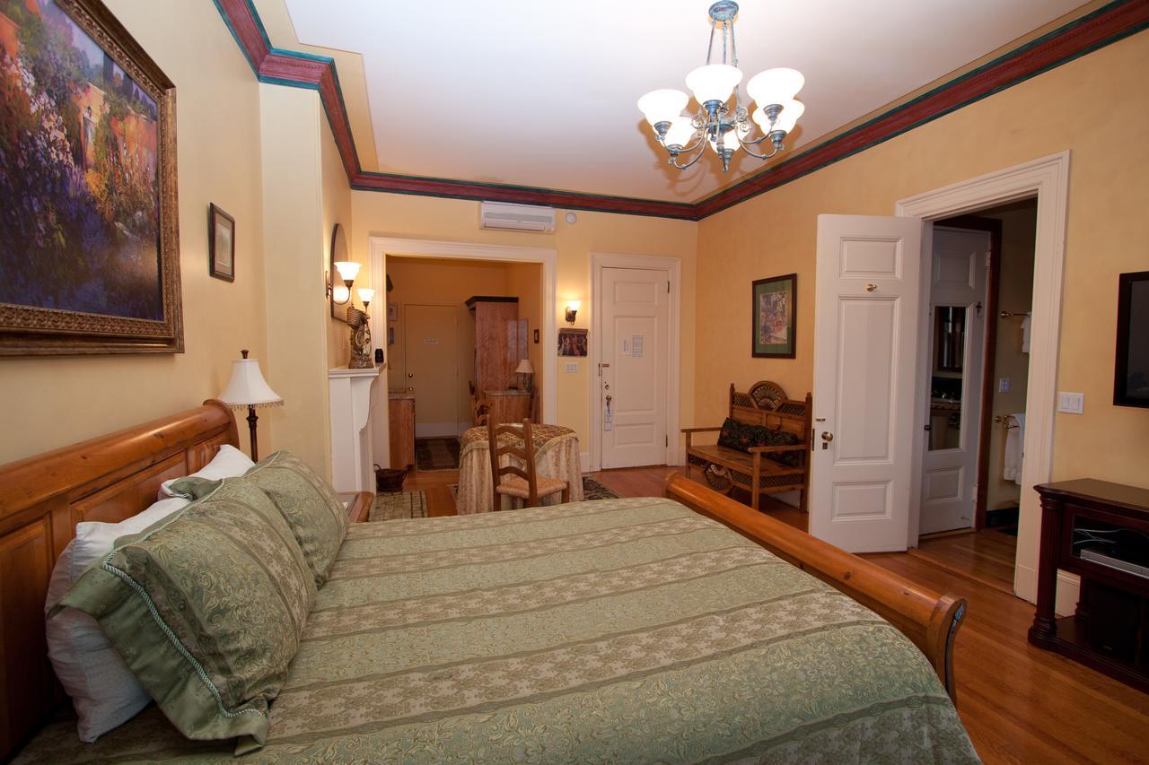 The Gryphon House 3* Boston