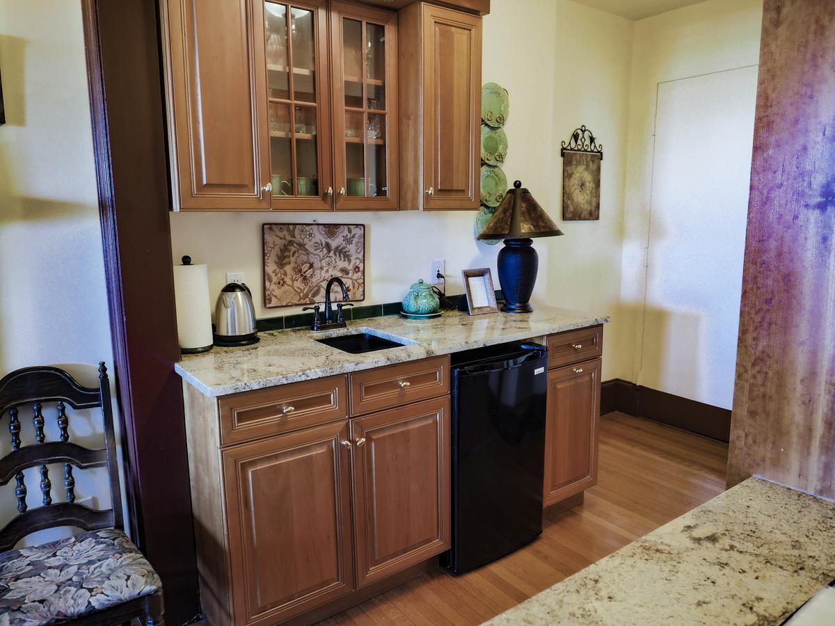 The Gryphon House Bed & Breakfast Boston