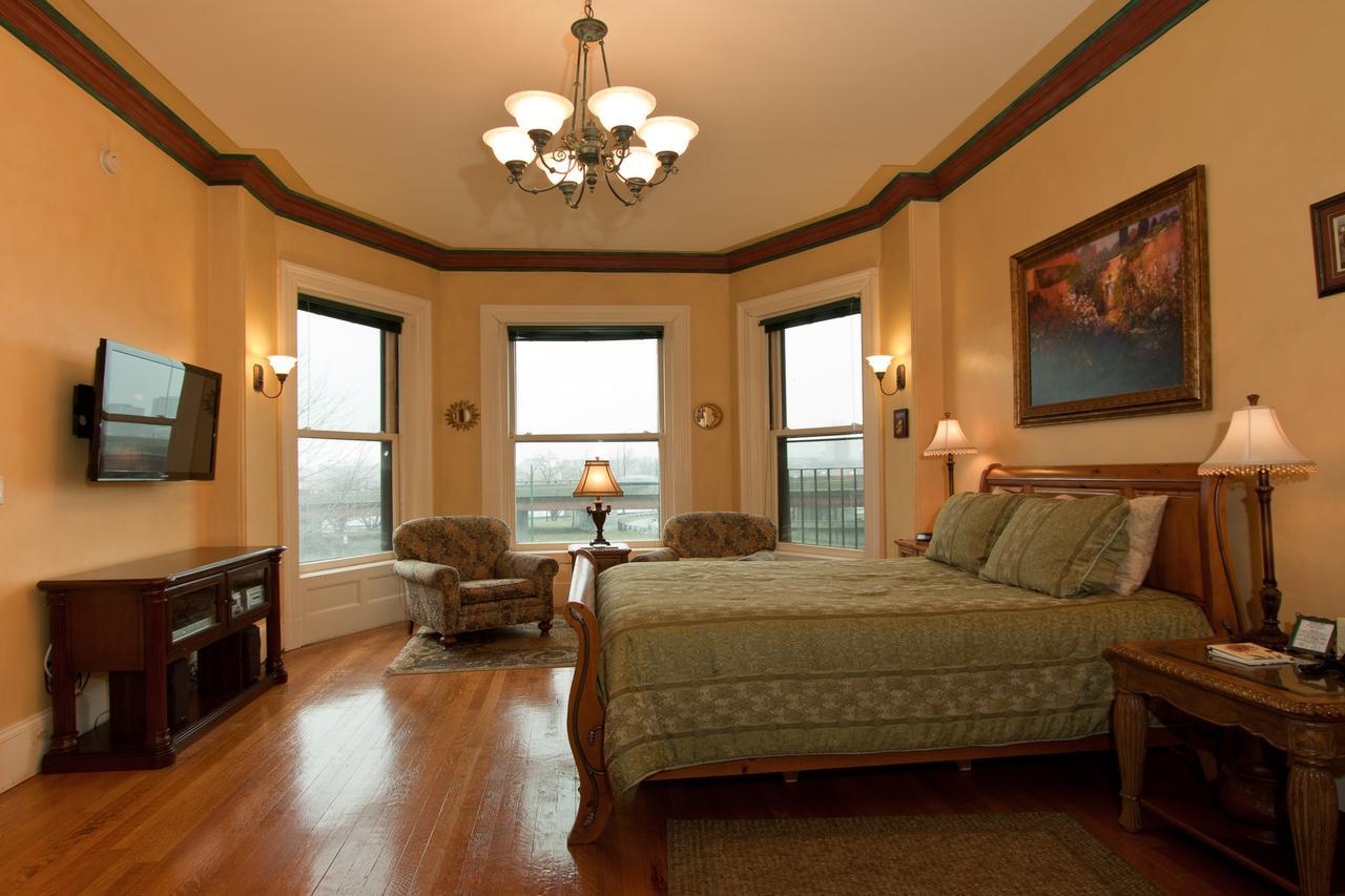 Bed & Breakfast The Gryphon House Boston