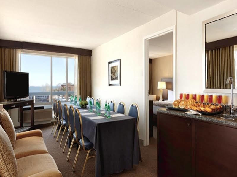 Doubletree By Hilton Bayside 3*