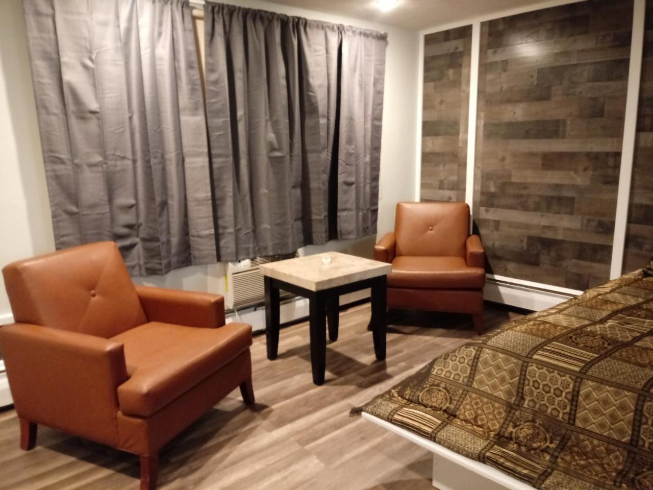 Town Line Motel Boston