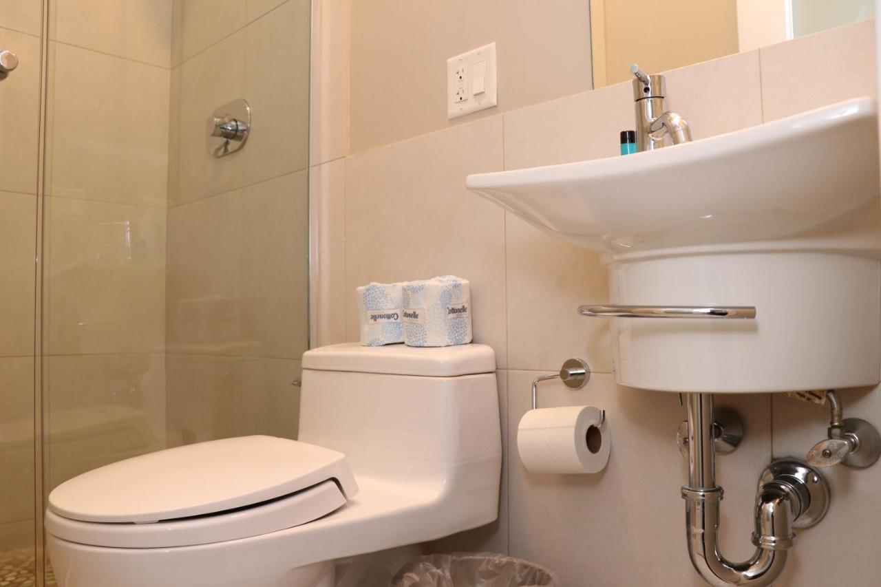 Stylish Newbury Street Studio, #2 Apartment