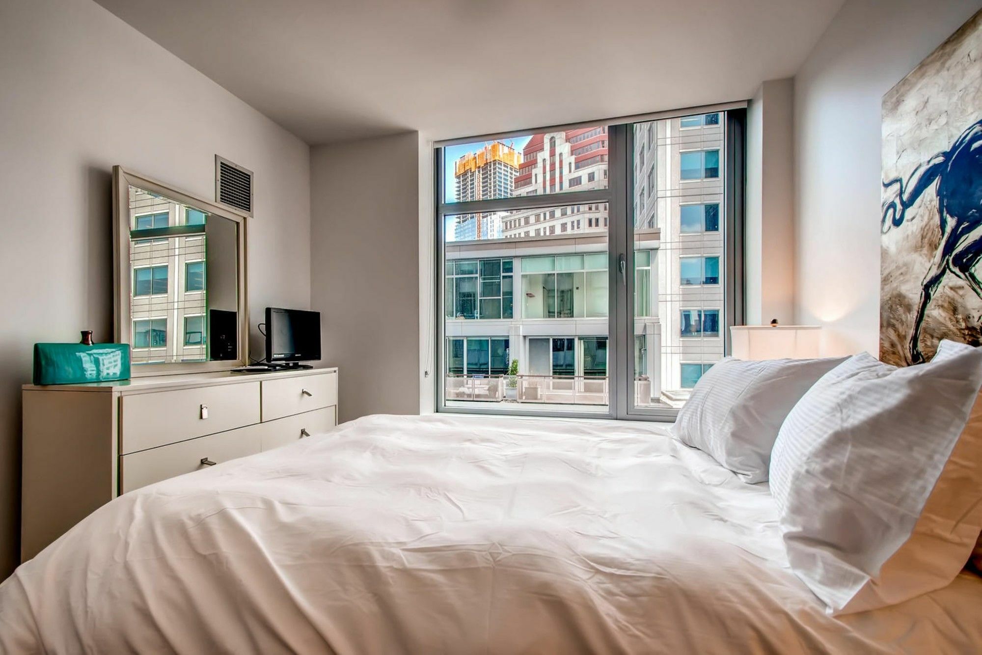 Global Luxury At The Financial District Apartment