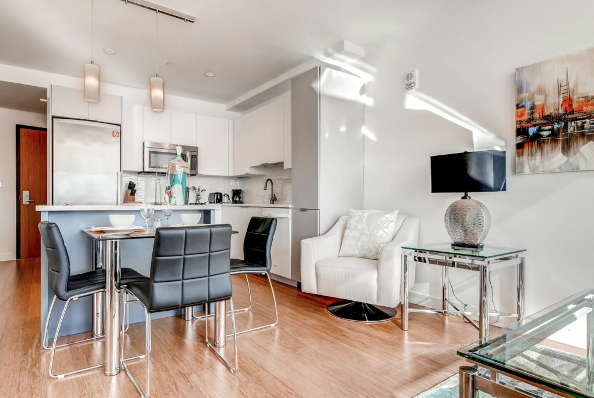 Global Luxury At The Financial District Apartment Boston