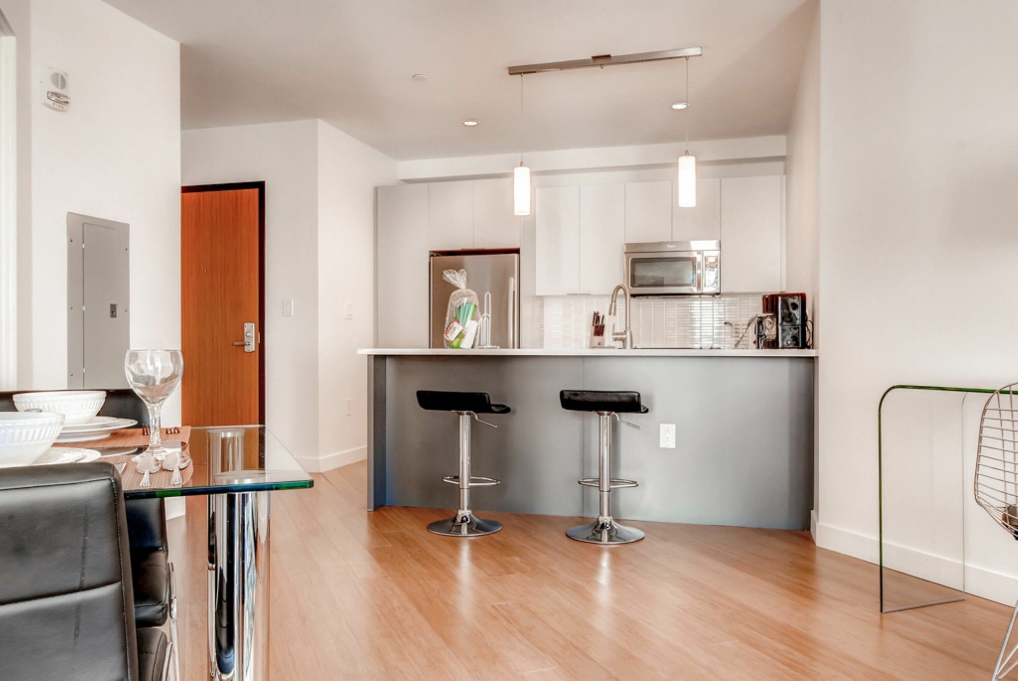 Global Luxury At The Financial District Apartment