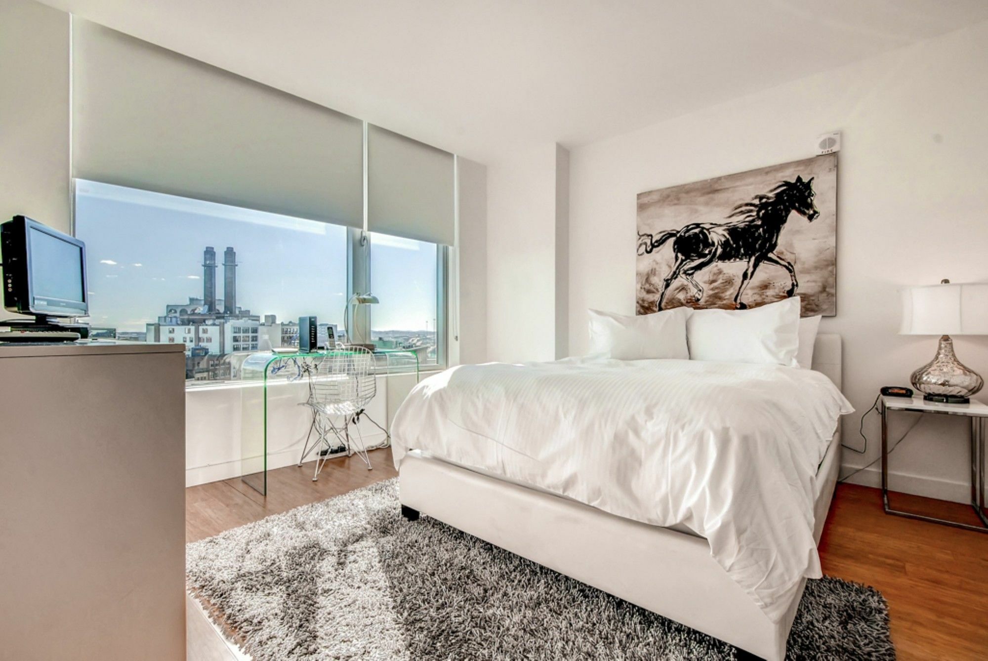 Global Luxury At The Financial District *