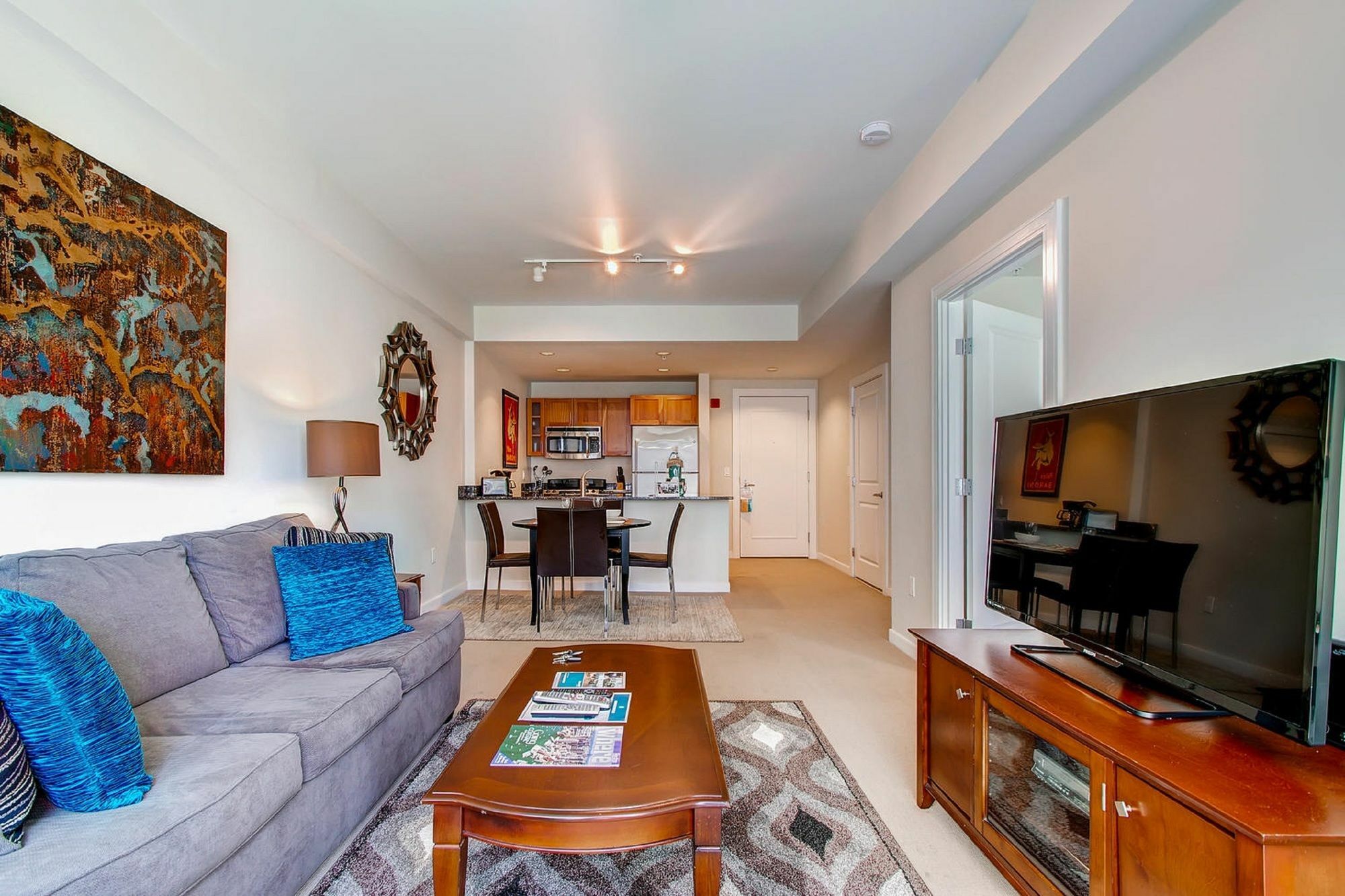 Global Luxury At West End Hotel