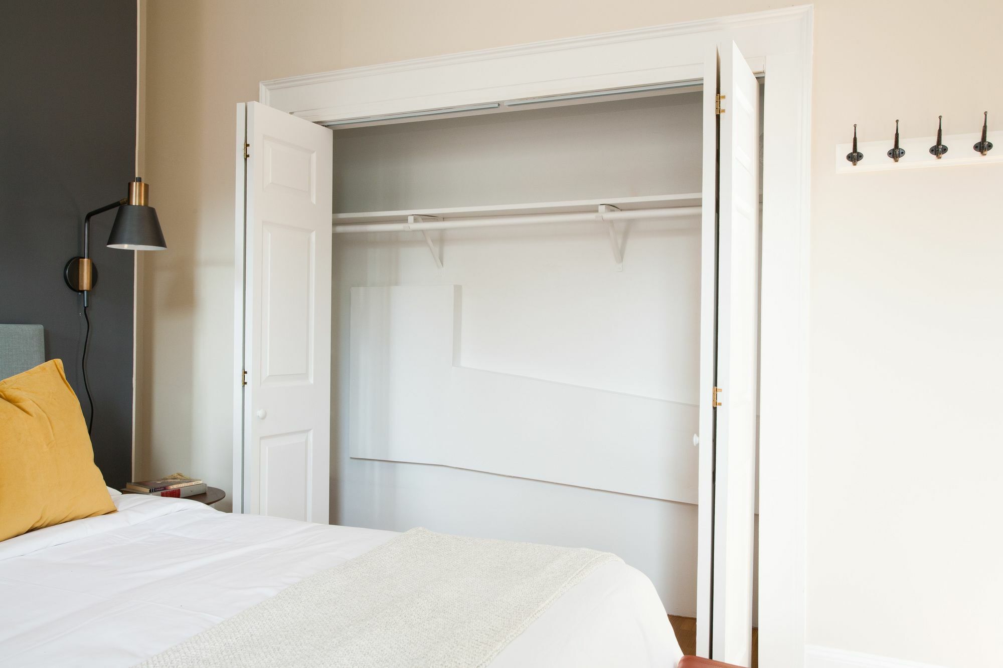 Sunny 2br In Back Bay By Sonder