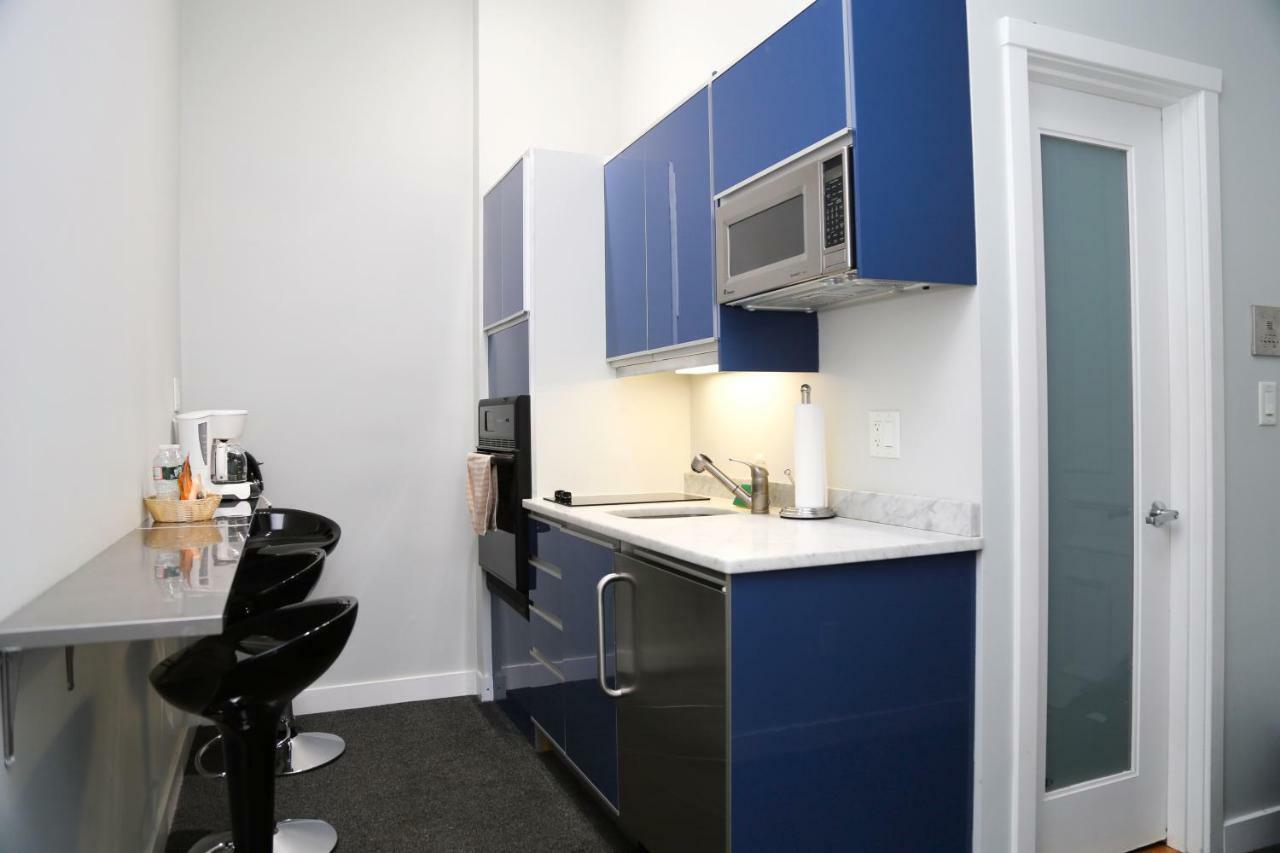 Large Stylish Newbury Street W/ Kitchen Boston