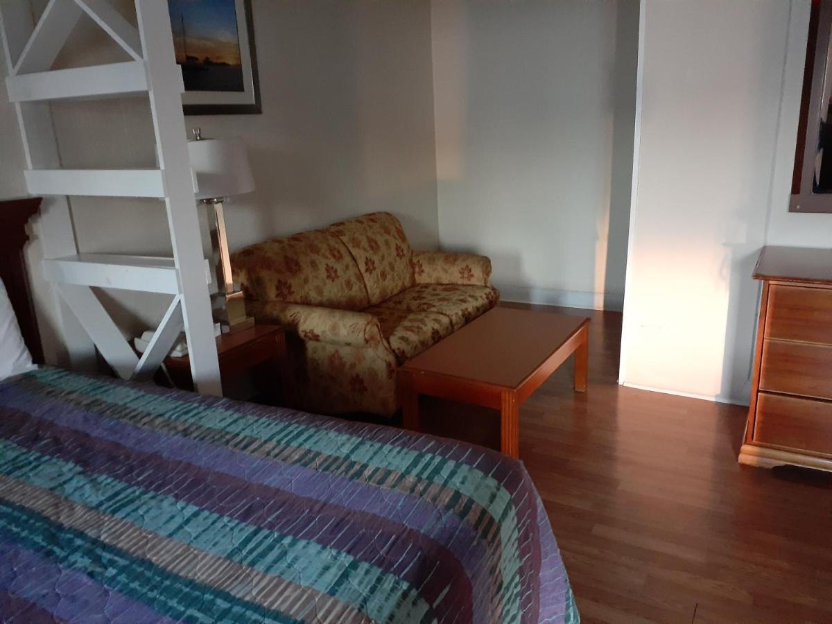 Motel Town Line Boston