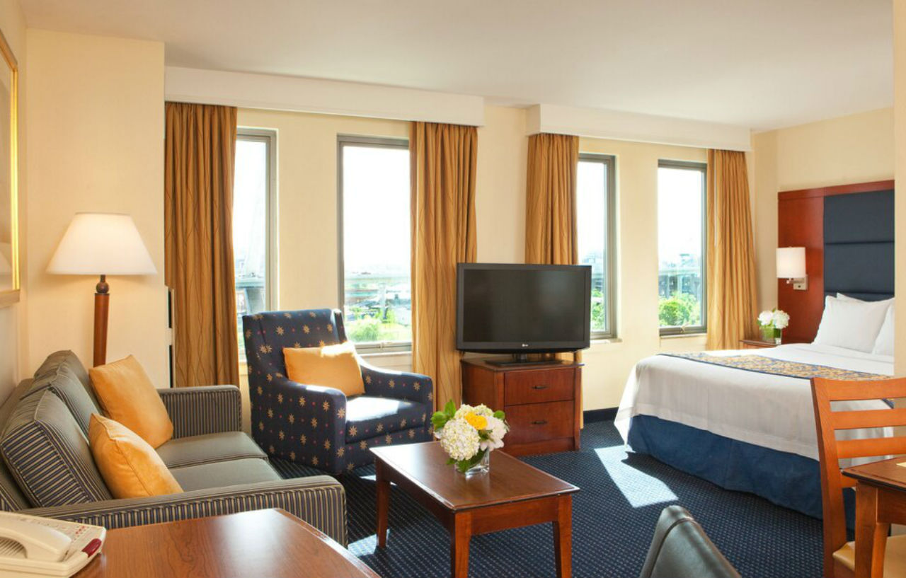 Hotel By Marriott Harbor On Tudor Wharf 3*