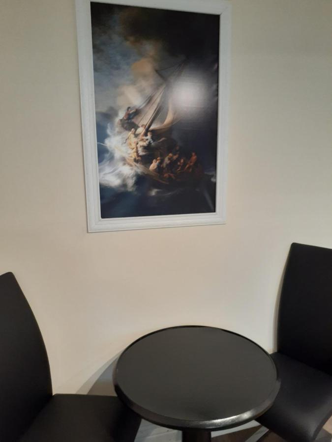 Motel Town Line Boston