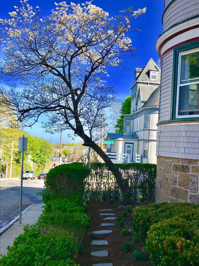 Elm Hill Manor Bed & Breakfast *